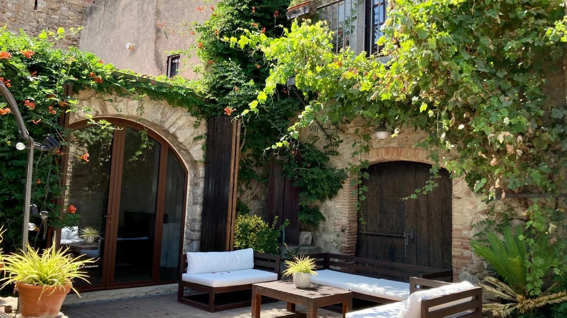 Villa Els Racons Del Fort Castle In Wine Territory Capmany Spain